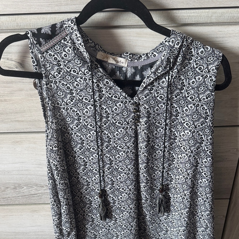 Black and White Patterned Women's dress Top